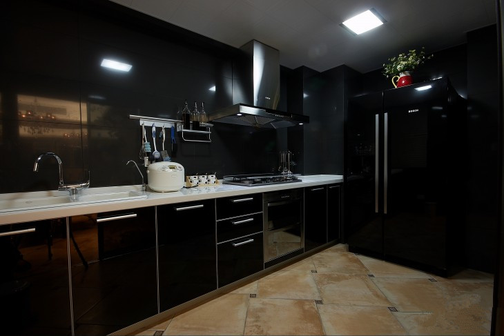 黑色厨房装修设计